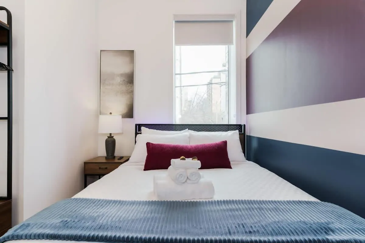 Luxury Suite W Patio Prime Location Toronto Hotel